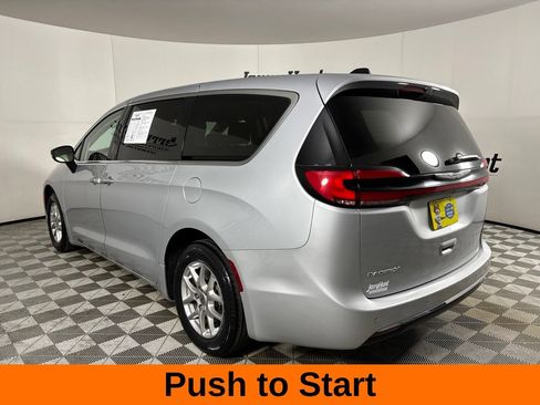 Used 2024 Chrysler Pacifica Touring-L FWD image 9