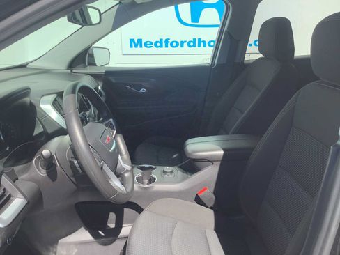 Used 2024 GMC Terrain SLE AWD/4WD image 2
