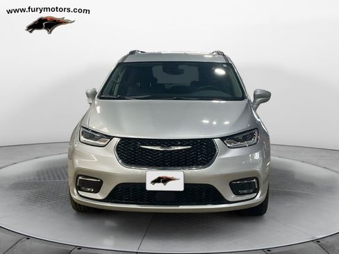 Used 2022 Chrysler Pacifica Touring-L AWD/4WD image 8