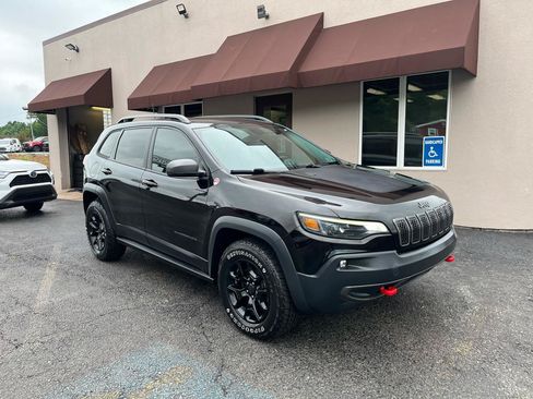Used 2019 Jeep Cherokee Trailhawk w/ Trailer Tow Group AWD/4WD image 3