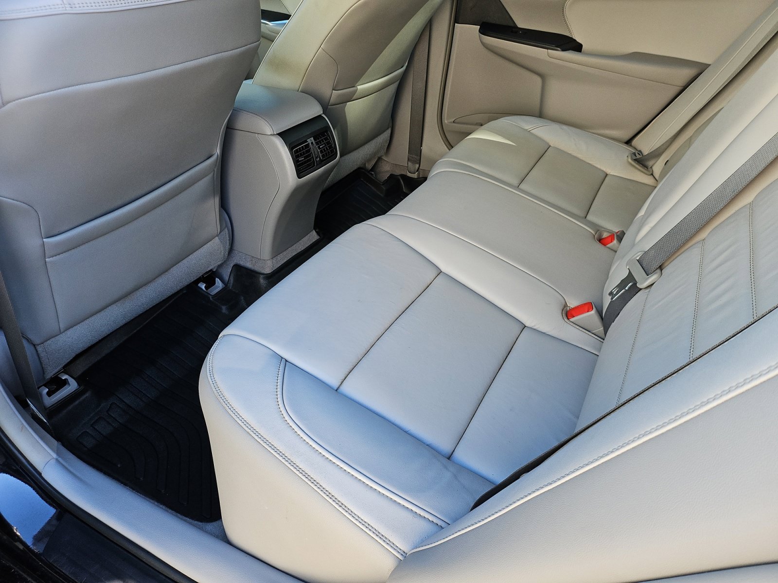 Used 2015 Toyota Camry XLE FWD image 28