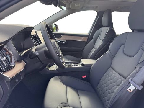 Certified 2025 Volvo XC90 B5 Core AWD/4WD image 11