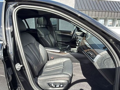 Used 2020 BMW 530i xDrive w/ Premium Package image 18