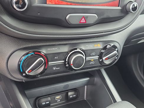 Used 2025 Kia Soul LX FWD image 24