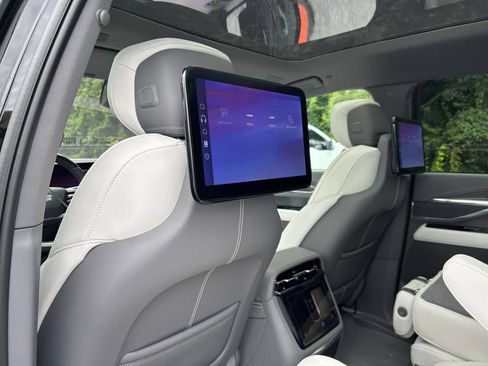 New 2026 Cadillac Escalade IQL Sport 1 w/ LPO, ONYX Package AWD/4WD image 13