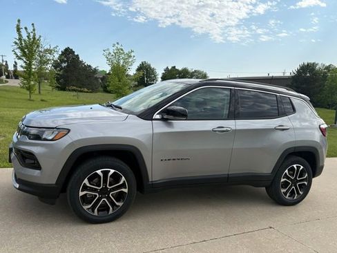 Used 2022 Jeep Compass Limited AWD/4WD image 1