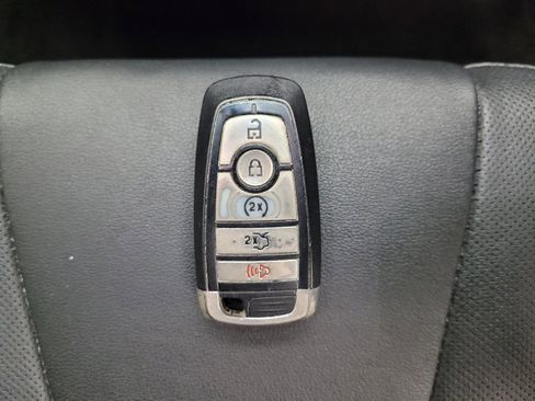 Used 2018 Ford Edge Titanium w/ Equipment Group 302A AWD/4WD image 32