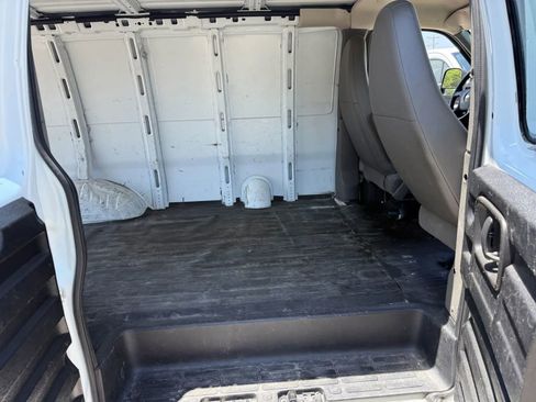 Used 2013 Chevrolet Express 2500 RWD image 19