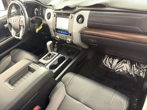 Used 2018 Toyota Tundra Limited w/ Limited Premium Package AWD/4WD image 26