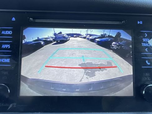 Used 2015 Toyota Sienna SE FWD image 8