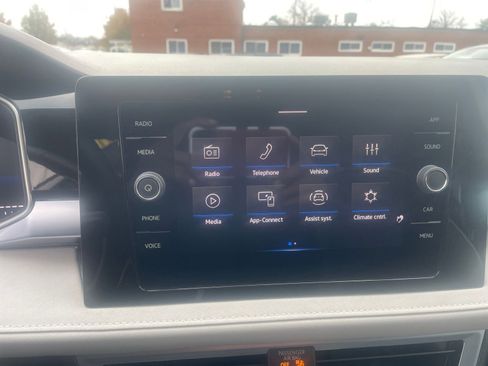 Used 2025 Volkswagen Taos SE image 21