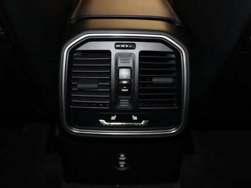 Certified 2025 Porsche Macan image 13