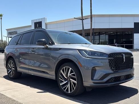 Used 2025 Lincoln Aviator Black Label w/ Black Label Special Edition AWD/4WD image 2