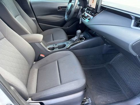 Used 2025 Toyota Corolla LE FWD image 11