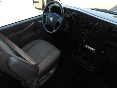 Used 2017 Chevrolet Express 3500 LT w/ LT Preferred Equipment Group image 28