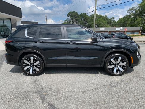 New 2025 Mitsubishi Outlander SE image 2