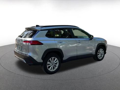 Used 2025 Toyota Corolla Cross LE image 15