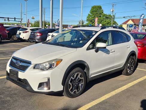 Used 2017 Subaru Crosstrek 2.0i Premium AWD/4WD image 2