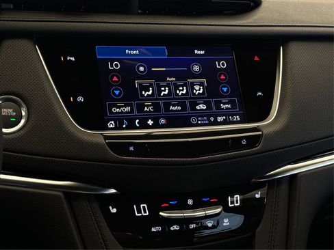 New 2025 Cadillac XT6 Luxury image 25