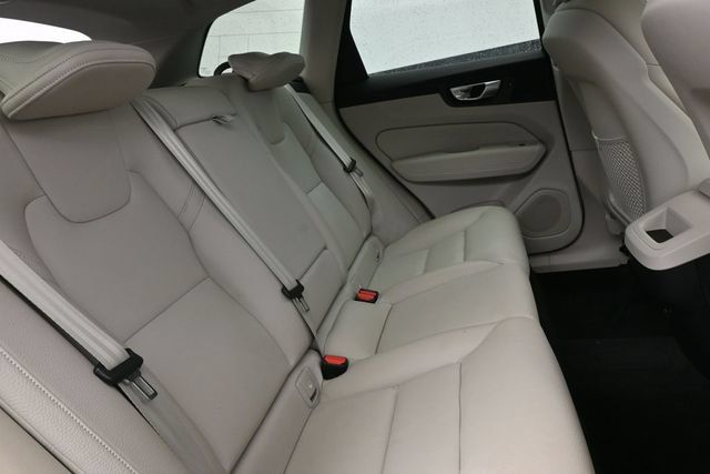 Used 2024 Volvo XC60 B5 Core AWD/4WD image 30