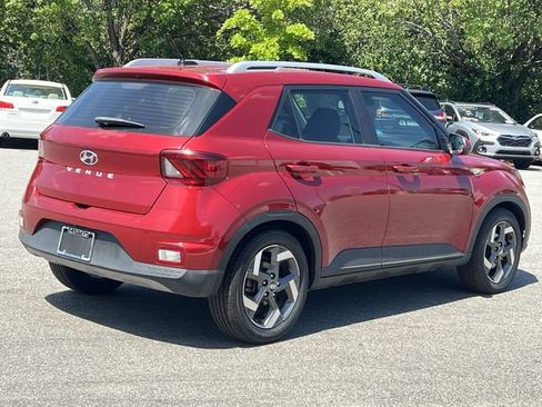 Used 2024 Hyundai Venue Limited FWD image 13