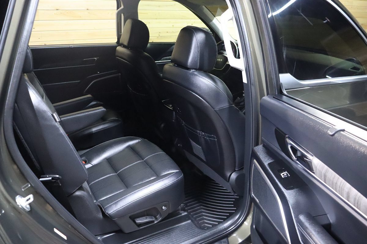 Used 2024 Kia Telluride EX w/ EX Captain's Chair Package FWD image 57