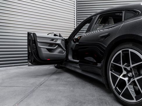 Used 2025 Porsche Taycan RWD image 15