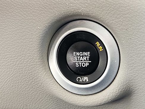 Used 2023 Chrysler Pacifica Touring-L FWD image 22