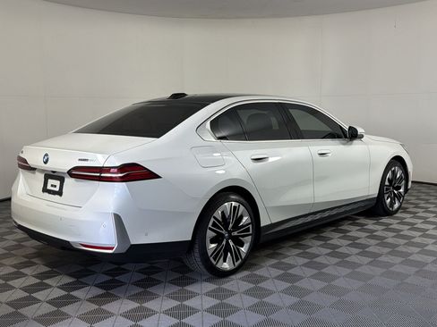 Used 2024 BMW i5 eDrive40i w/ Executive Package RWD image 9