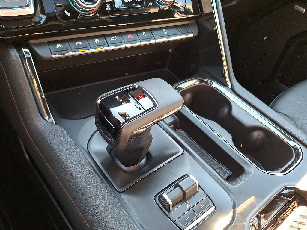 Used 2024 GMC Sierra 1500 AT4 w/ Technology Package AWD/4WD image 17
