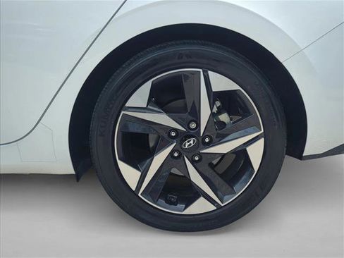Used 2021 Hyundai Elantra Limited FWD image 9