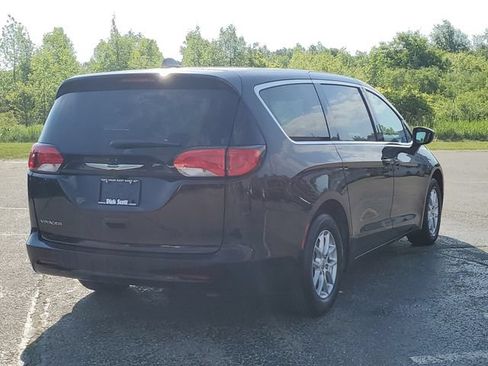 Used 2024 Chrysler Voyager LX FWD image 7
