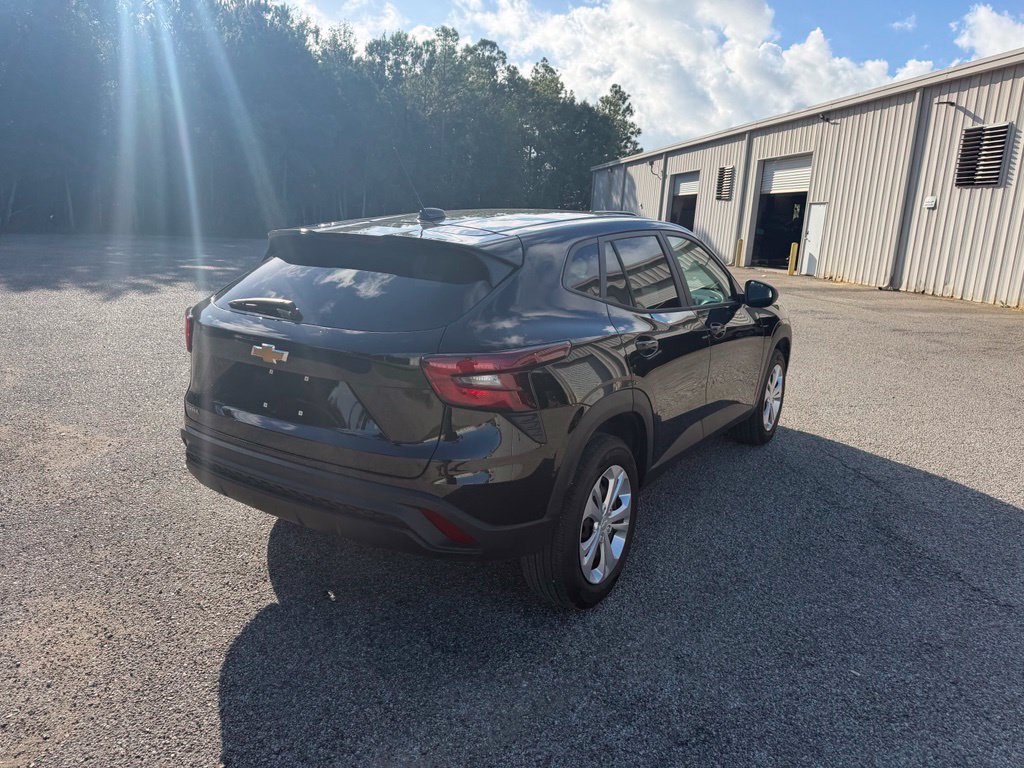 Used 2026 Chevrolet Trax LS FWD image 7