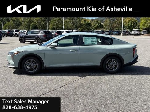 New 2025 Kia K4 LXS image 3