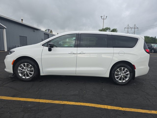 New 2025 Chrysler Pacifica Select w/ Uconnect Theater Family Group AWD/4WD image 4
