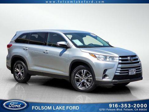 Used 2019 Toyota Highlander LE AWD/4WD image 1