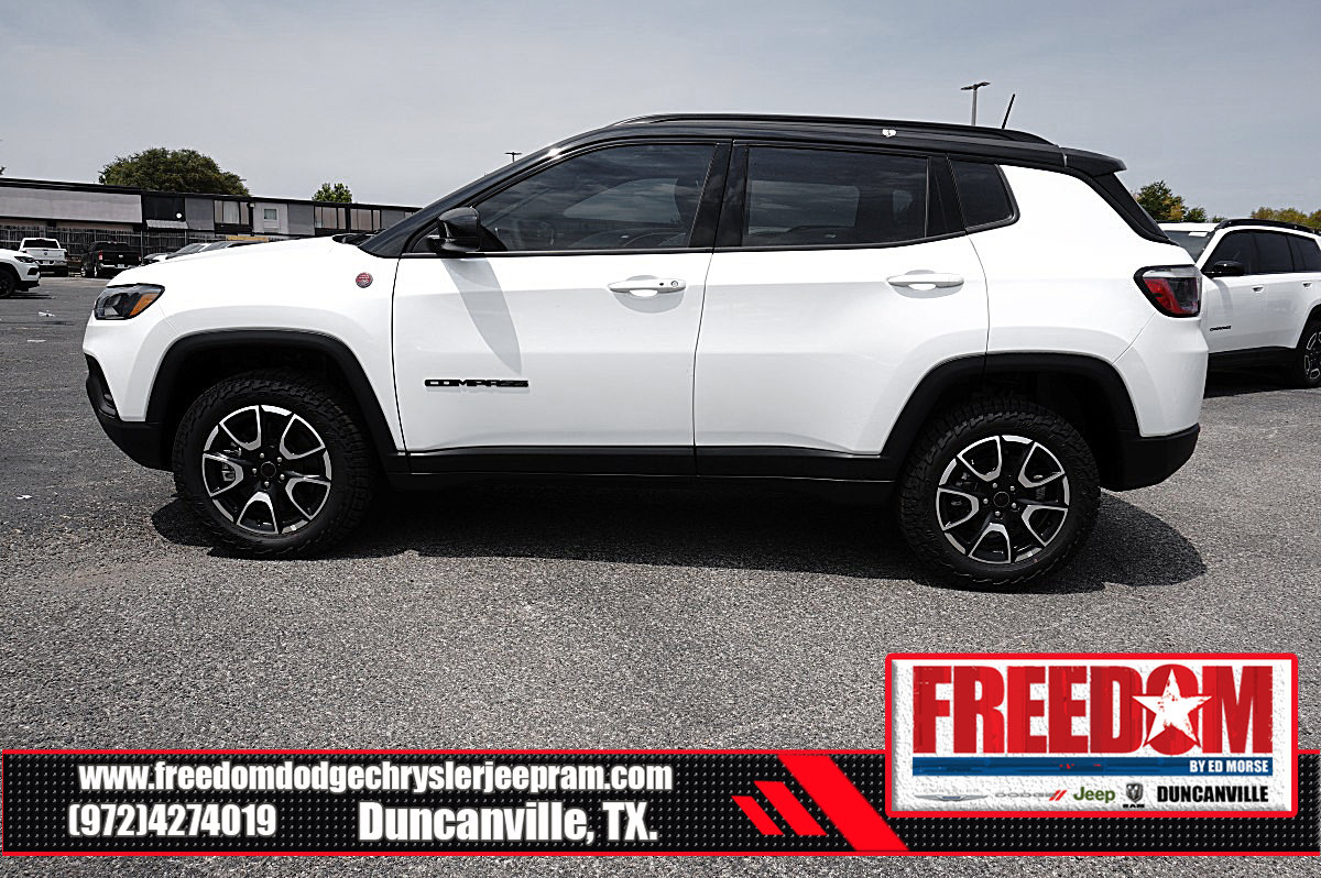 New 2026 Jeep Compass Trailhawk AWD/4WD image 2