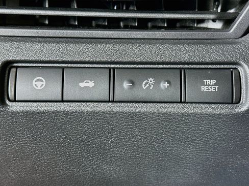 Used 2023 Nissan Altima 2.5 SV w/ SV Premium Package FWD image 17