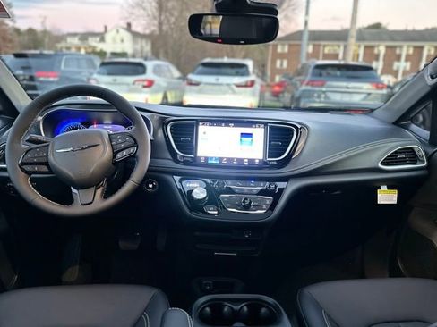 New 2026 Chrysler Pacifica Select w/ S Appearance Package image 17