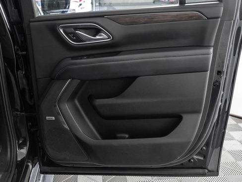 Used 2022 Chevrolet Suburban LT AWD/4WD image 45