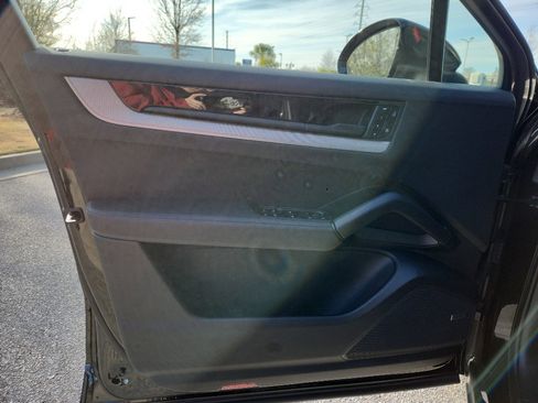 Certified 2024 Porsche Cayenne Coupe image 15