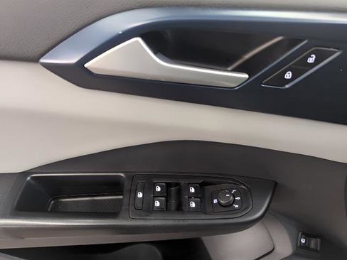 Used 2023 Volkswagen Taos SE image 11