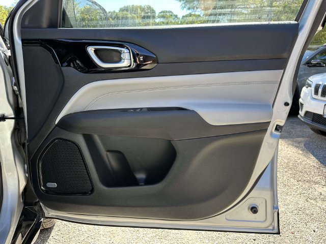 Certified 2025 Jeep Compass Limited w/ Elite Group AWD/4WD image 24
