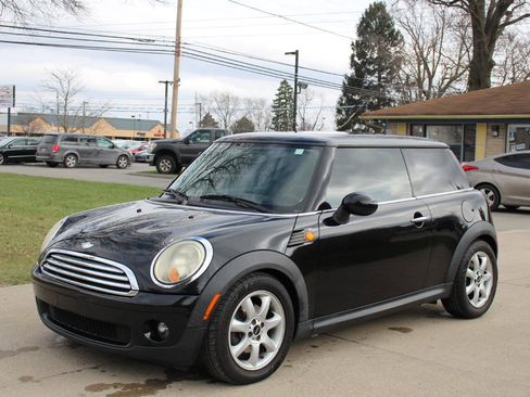 Used 2010 MINI Cooper Hardtop image 5