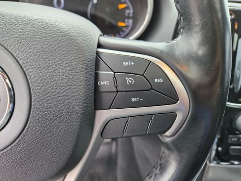 Used 2020 Jeep Grand Cherokee Limited AWD/4WD image 19