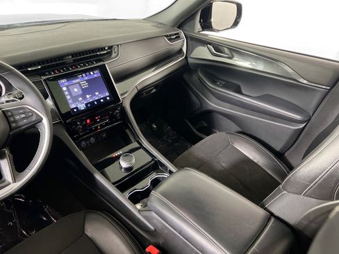 Used 2023 Jeep Grand Cherokee Altitude AWD/4WD image 23