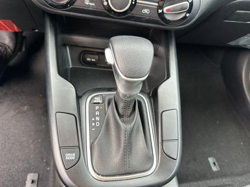 Certified 2025 Kia Soul LX w/ LX Technology Package FWD image 33