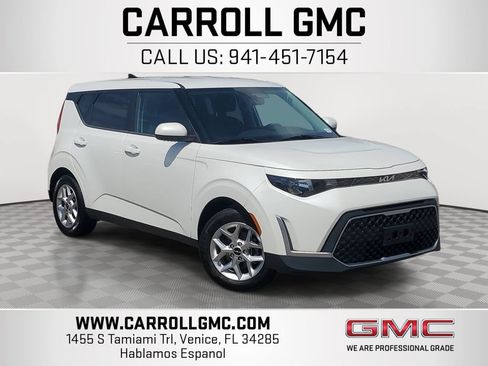 Used 2023 Kia Soul LX w/ Option Group 015 FWD image 1