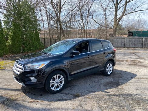 Used 2019 Ford Escape SE image 1