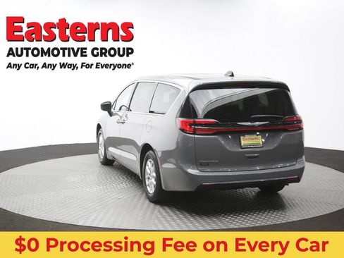 Used 2023 Chrysler Pacifica Touring-L FWD image 68